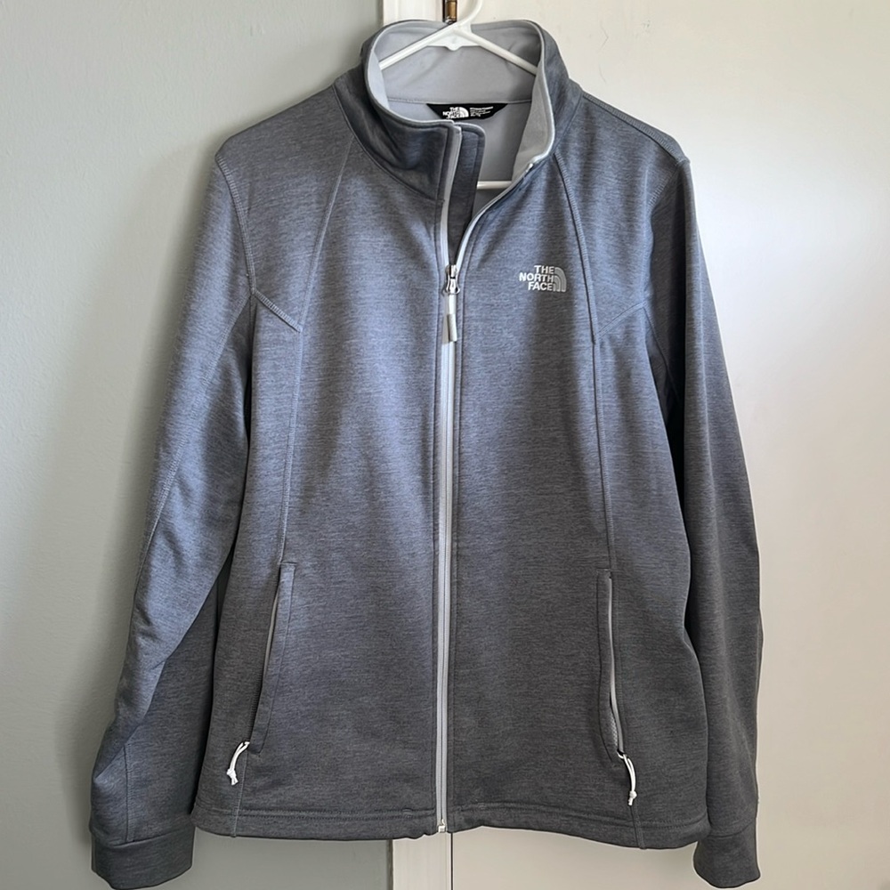 Like new light weight brushed fleece North Face jacket women’s size xl